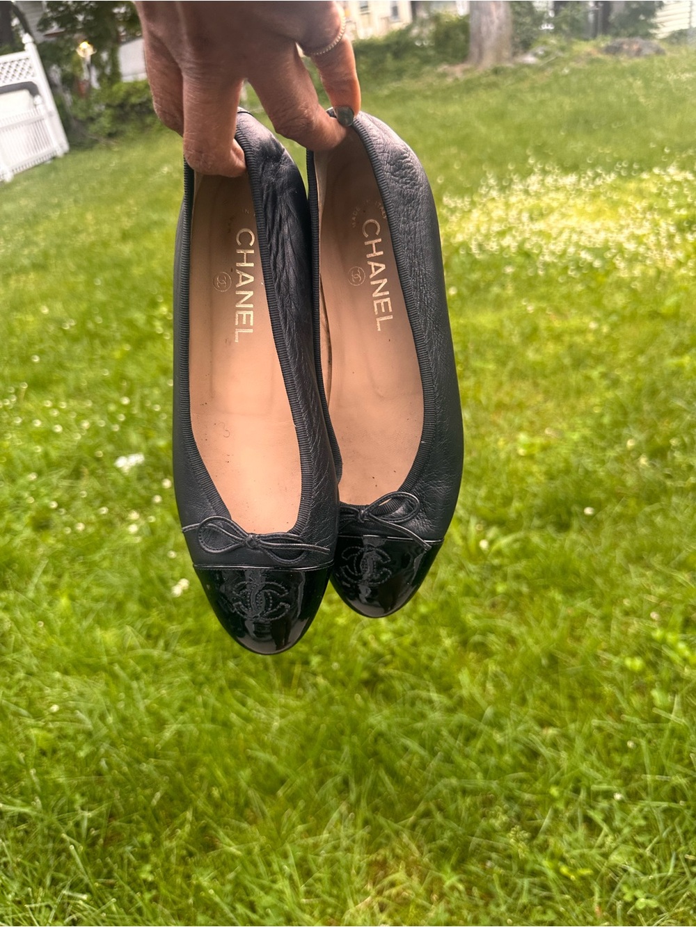 CHANEL Black Leather Ballet Flats with Patent Cap Toe and Bow - Picture 3 of 5